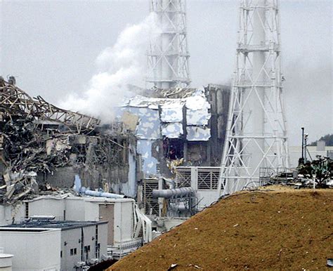 Fukushima Daiichi:  Bezprecedensowa Katastrofa Jądrowa i Jej Długotrwałe Skutki dla Japonii